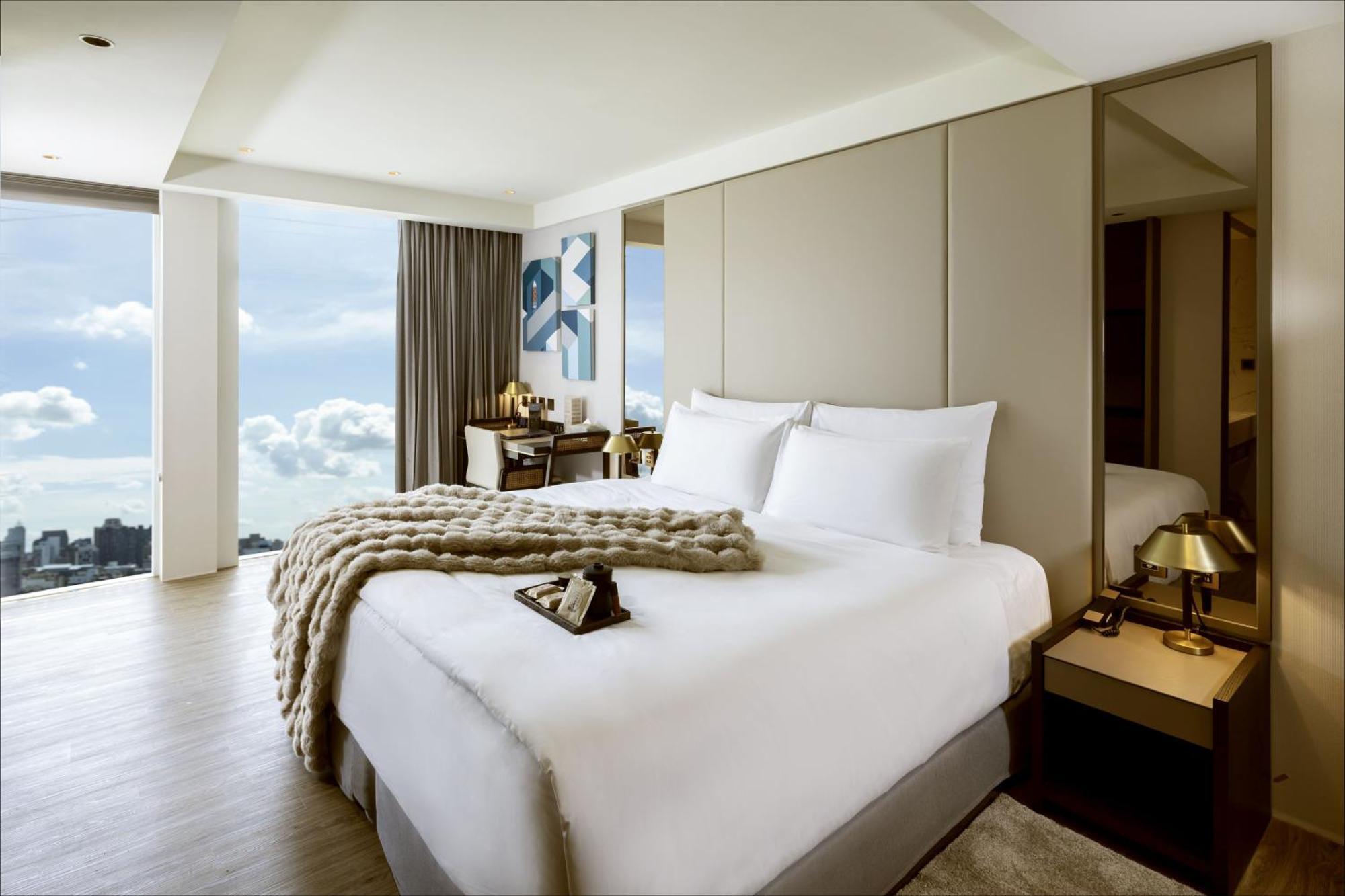 Hotel Voyage Kaohsiung By Cosmos Oasis Exterior foto